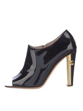 CHANEL Gold CC Logo Black Patent Leather Pumps